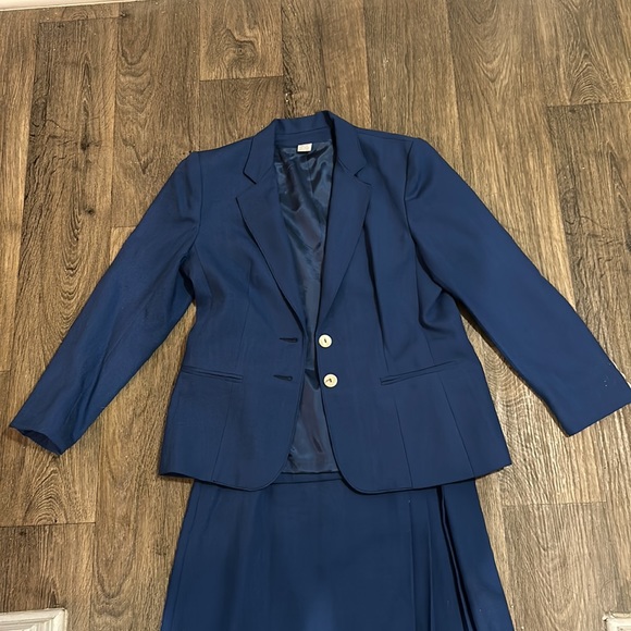 Vintage suit with skirt - Picture 4 of 8